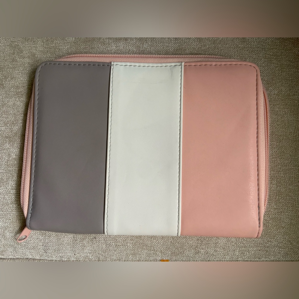 Tricolor Navaris Zip Organizer in Pink, White & Gray